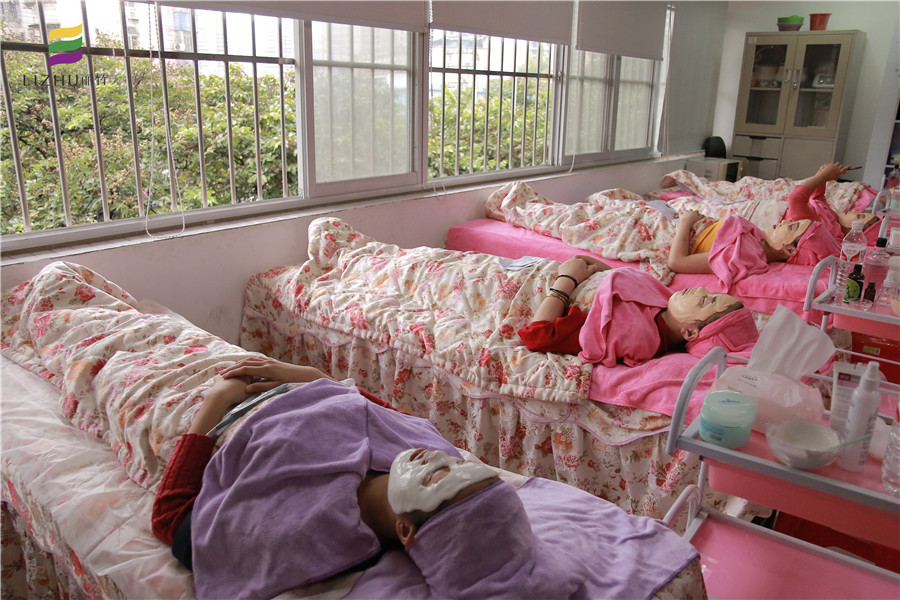 秋季如何補水保濕？廣西美容培訓班教你專業(yè)手法