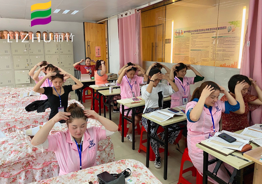 美容學(xué)員如何練習(xí)手法？廣西專業(yè)美容培訓(xùn)給你示范