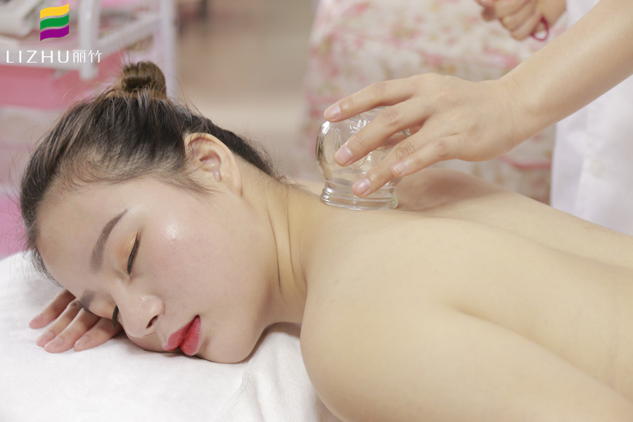 拔罐的注意事項(xiàng)，南寧美容師培訓(xùn)學(xué)校必學(xué)課程