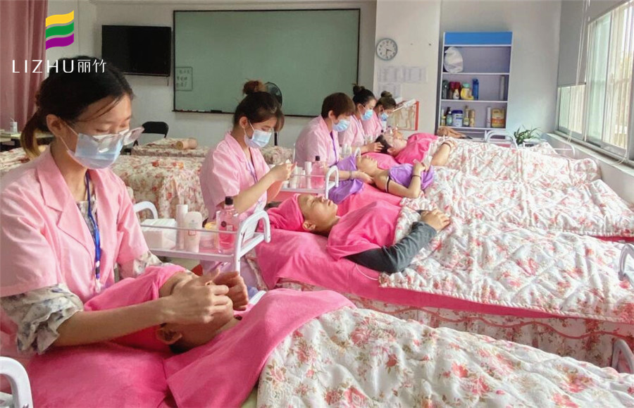 手法按摩操作方法，廣西美容護(hù)膚培訓(xùn)分享