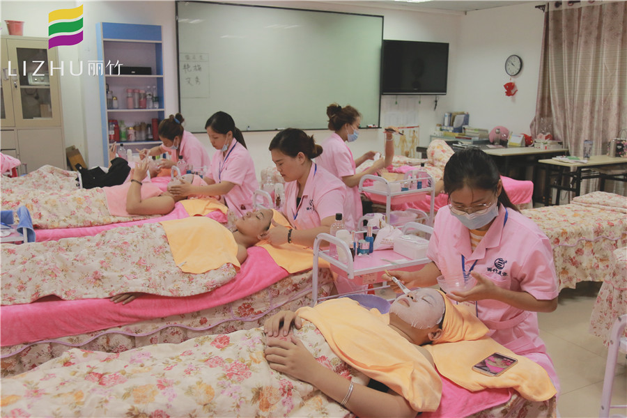 廣西美容護(hù)膚資訊：怎樣減少皺紋的生長(zhǎng)？