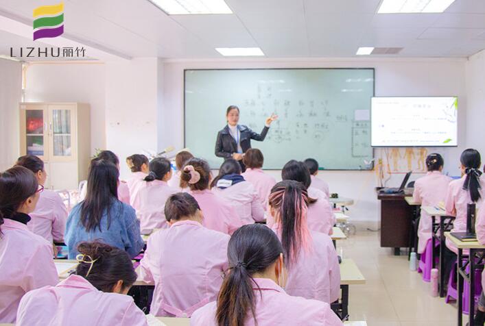 美容學(xué)理論知識重要嗎？廣西專業(yè)美容培訓(xùn)告訴你