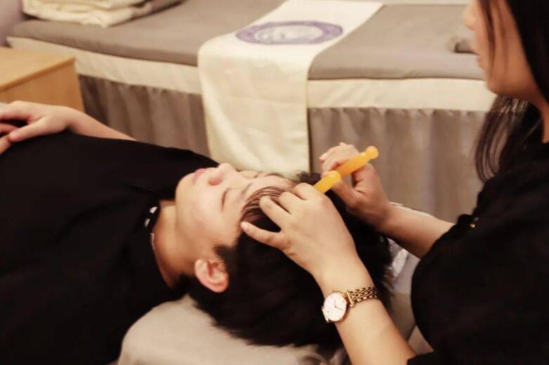 頭部撥筋的好處，南寧美容學(xué)校十大品牌課程