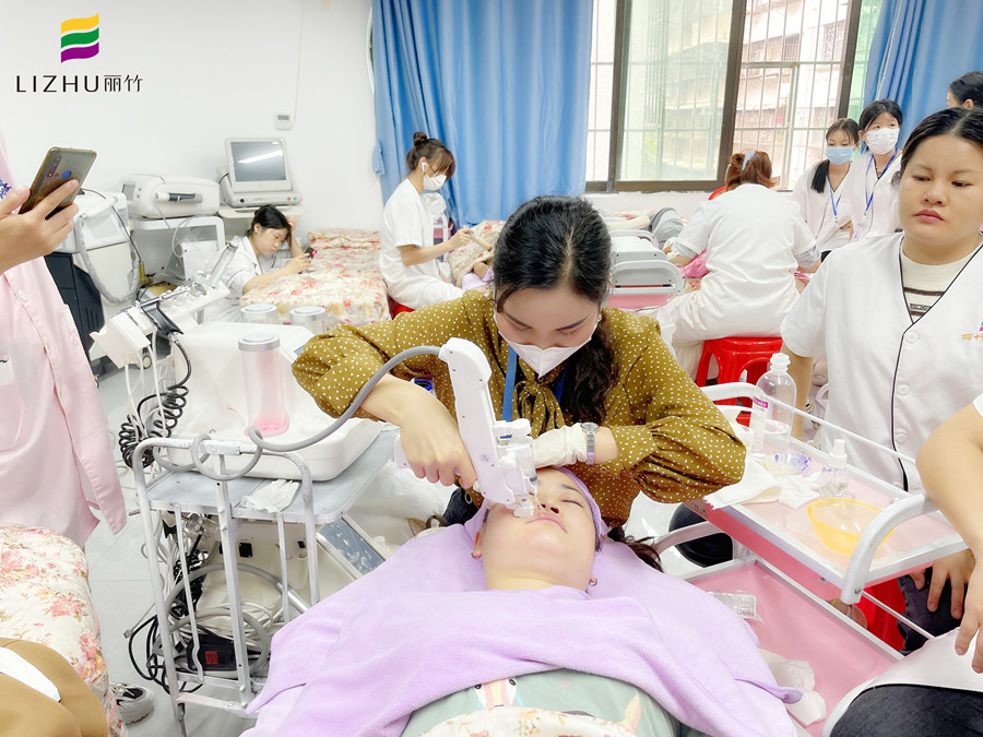 美容院該如何選擇美容儀器？廣西美容儀器培訓班教你