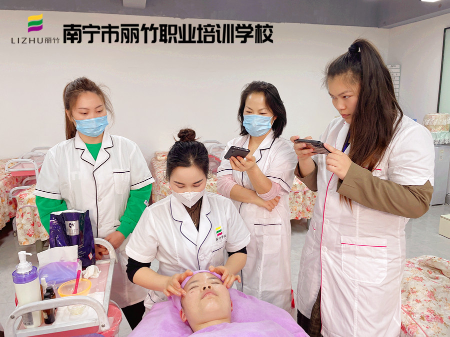 點按太陽（xue）的注意事項，南寧按摩學(xué)校培訓(xùn)內(nèi)容