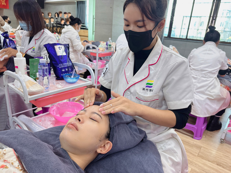 油皮肌膚控油技巧，廣西皮膚管理培訓(xùn)學(xué)校分享