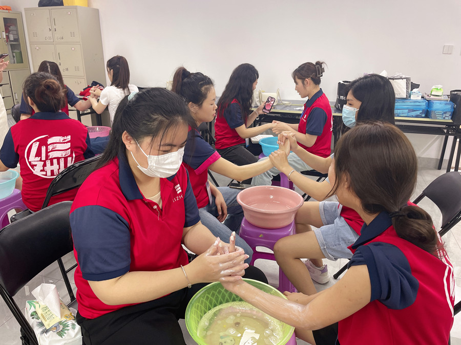 你的指甲為什么有豎線和白點？南寧學(xué)美甲基礎(chǔ)