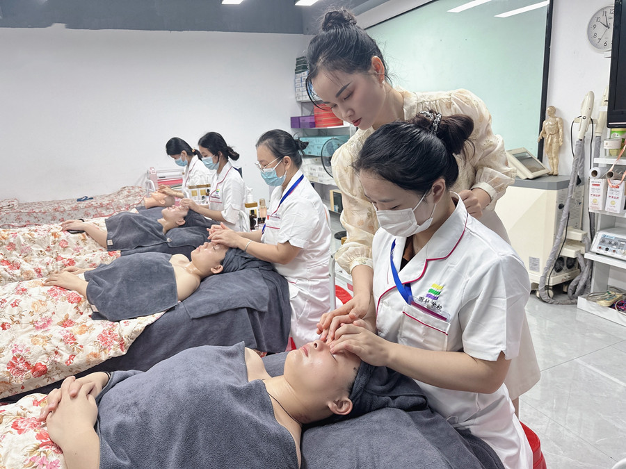 敏敏的肌膚怎么護理？廣西皮膚管理師教你