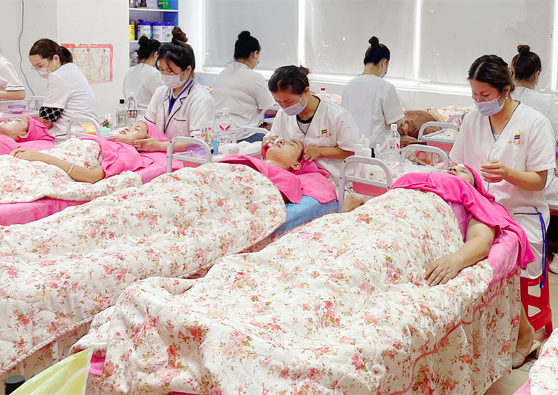 南寧皮膚管理美容：如何使用面霜護(hù)膚？