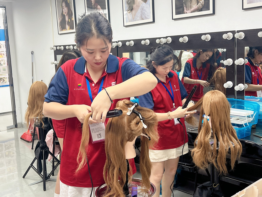 卷發(fā)護(hù)理技巧，廣西燙染技術(shù)學(xué)校課程