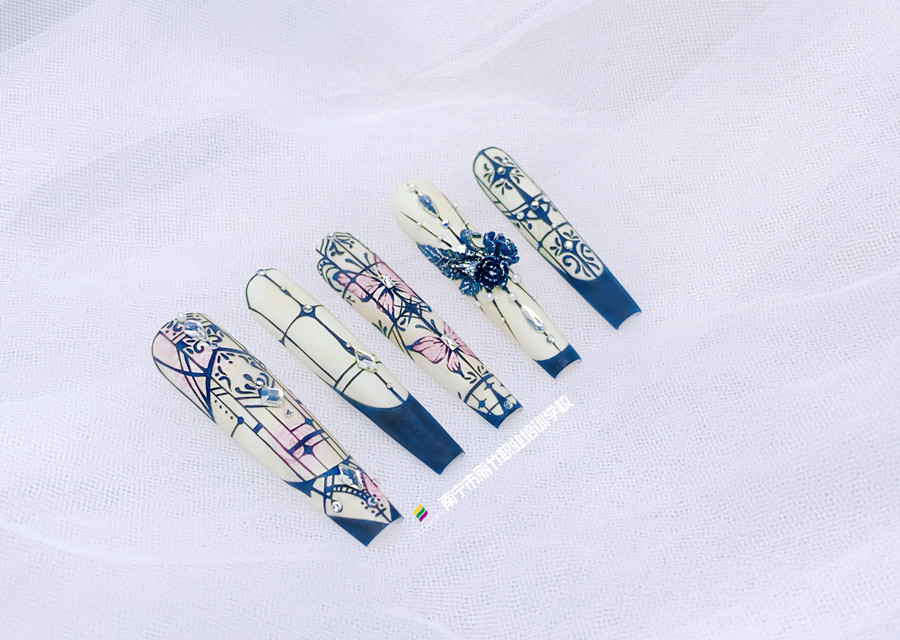 手繪窗花美甲，南寧美甲設(shè)計(jì)專(zhuān)業(yè)作品